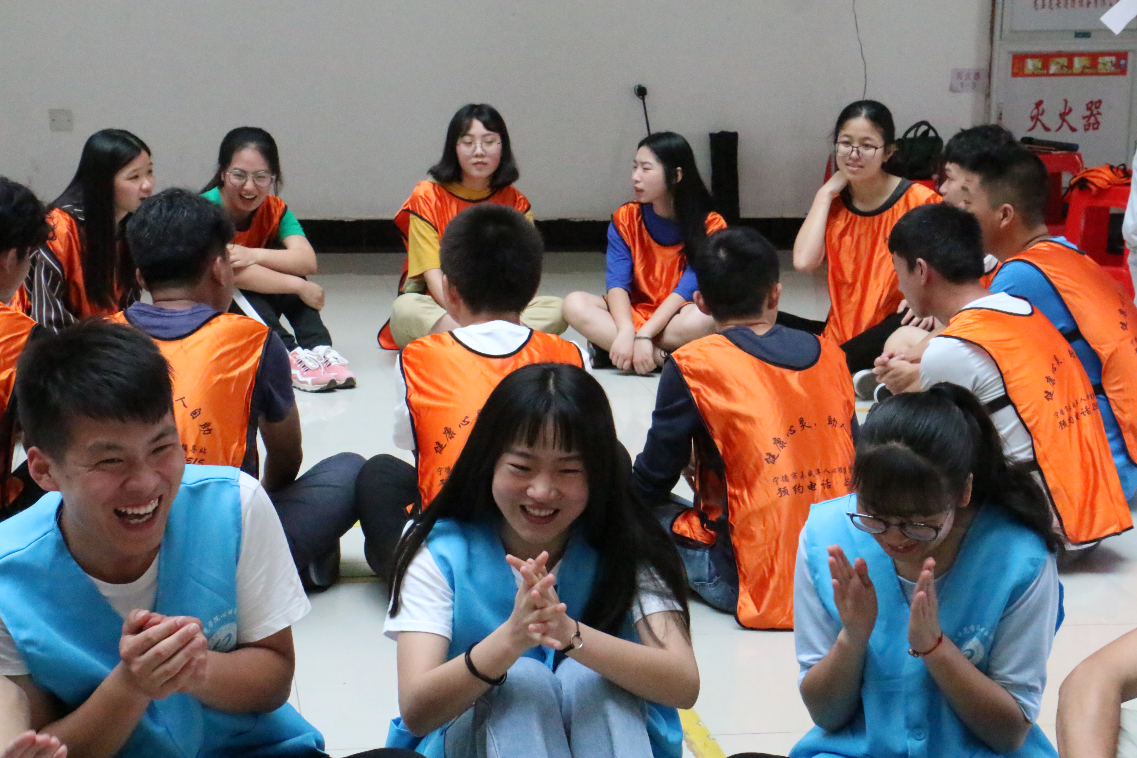 心理健康月系列活动之"凝心聚力 携手共进"心理素质拓展顺利举行